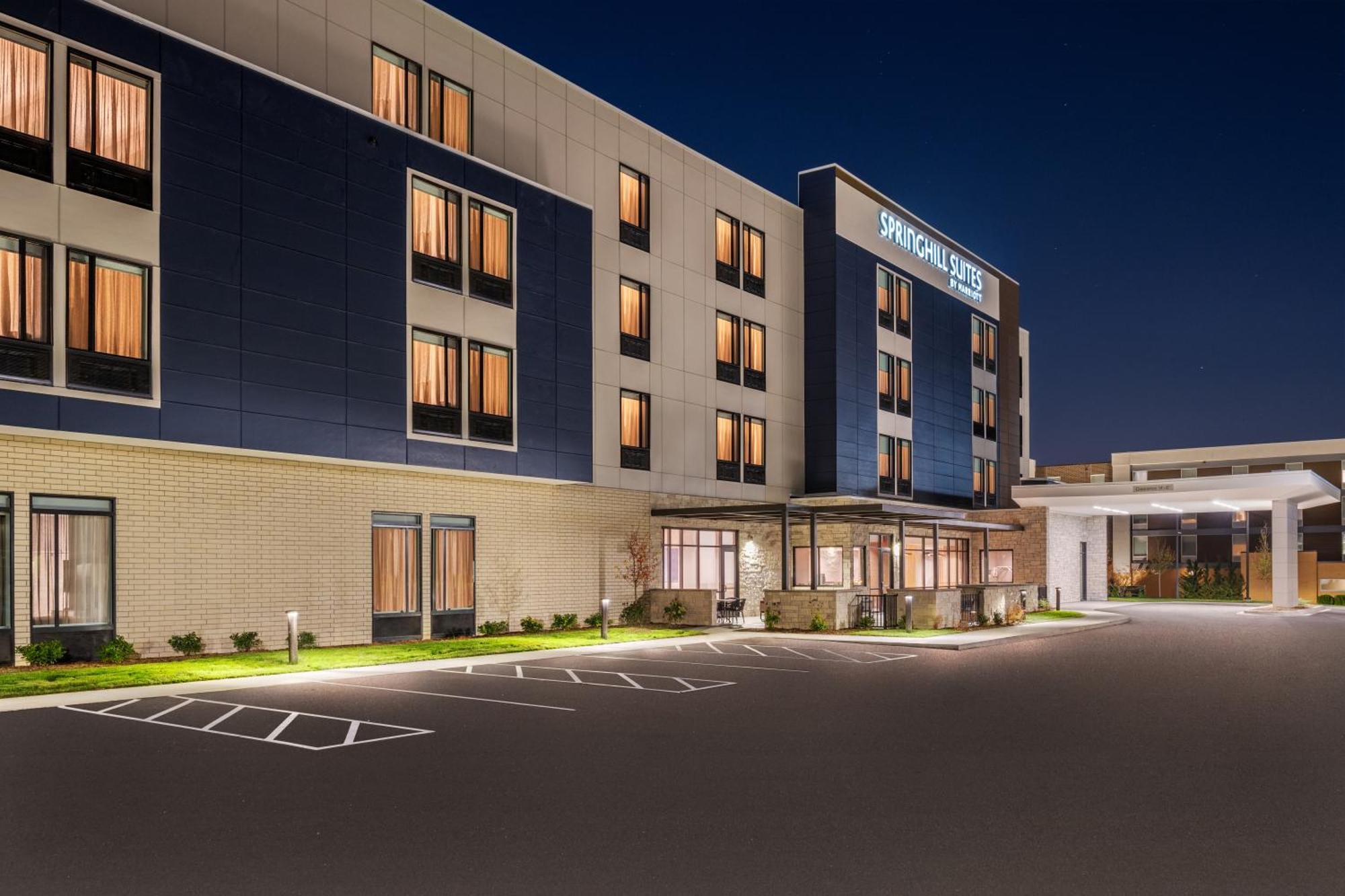 Springhill Suites By Marriott Menomonee Falls Exterior foto