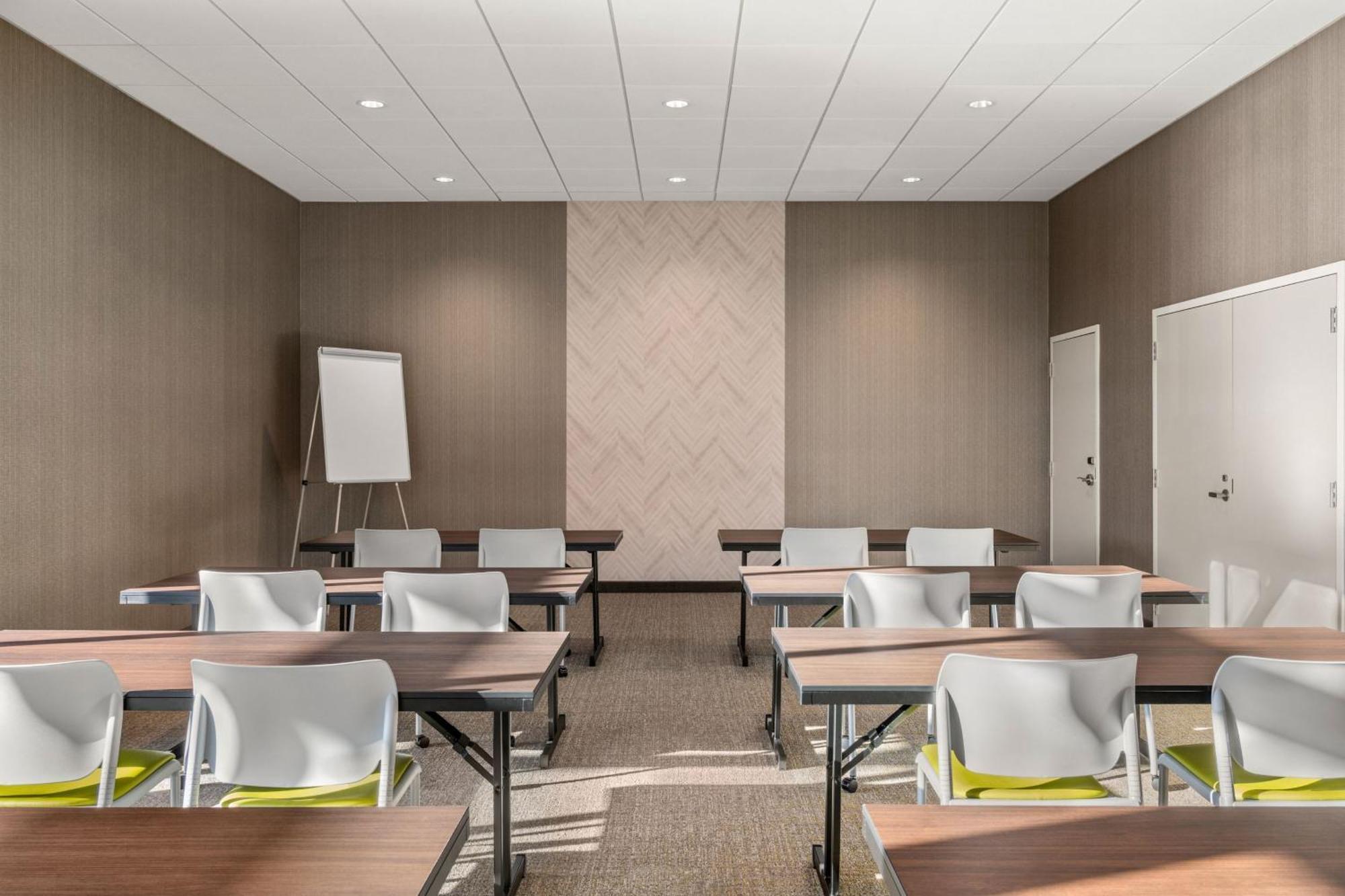 Springhill Suites By Marriott Menomonee Falls Exterior foto