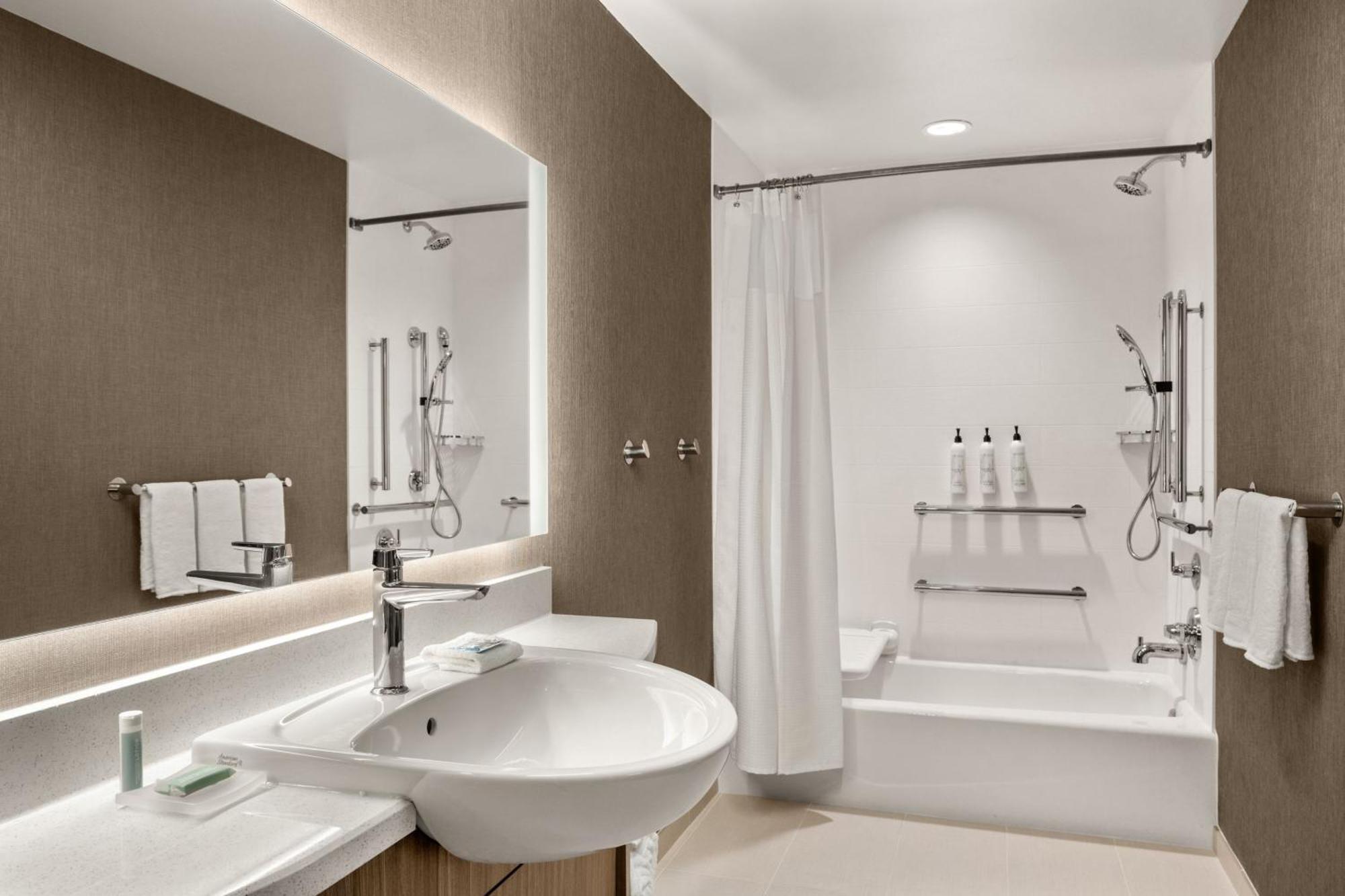 Springhill Suites By Marriott Menomonee Falls Exterior foto